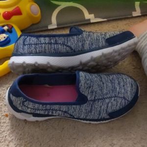 Sketchers slip on walk ons size 6.5